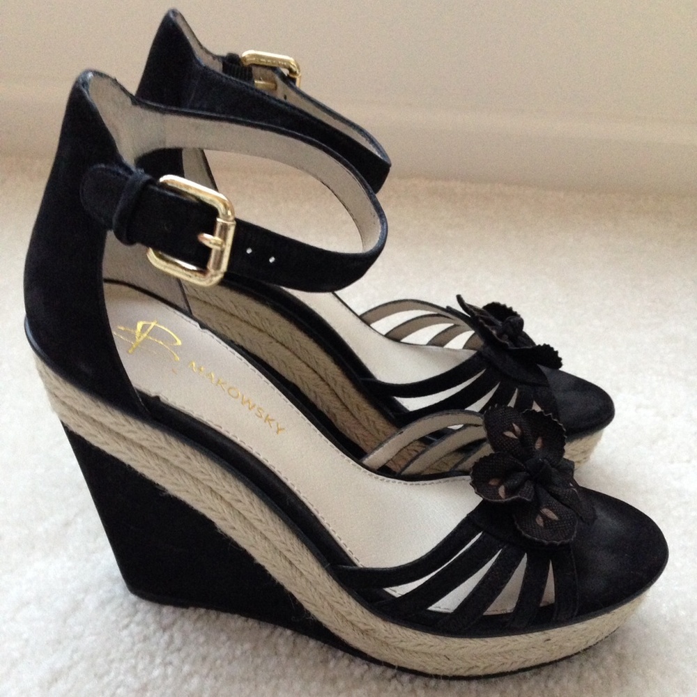 B. Makowsky Suede Platform Wedges. New. SIZE 6.5